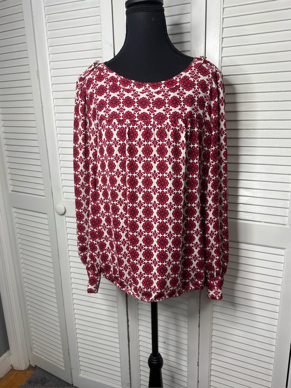 Women's Red Floral Long-Sleeve Modern Garden Girl Blouse Medium